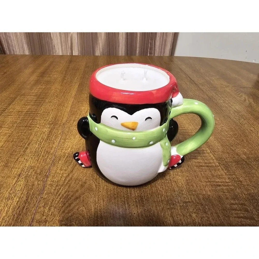 Handmade Penguin Ceramic Mug Mistletoe Scented 19.6 Ounce Soy Wax Candle A54